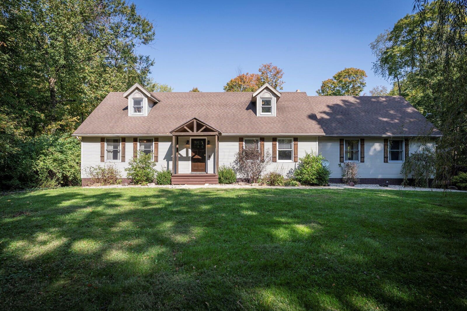 Property Photo: 711 Ghormley Road OH 43160