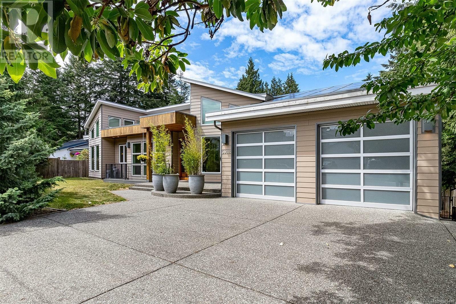 Property Photo: 5912 Waldbank Road BC V9V 1C8