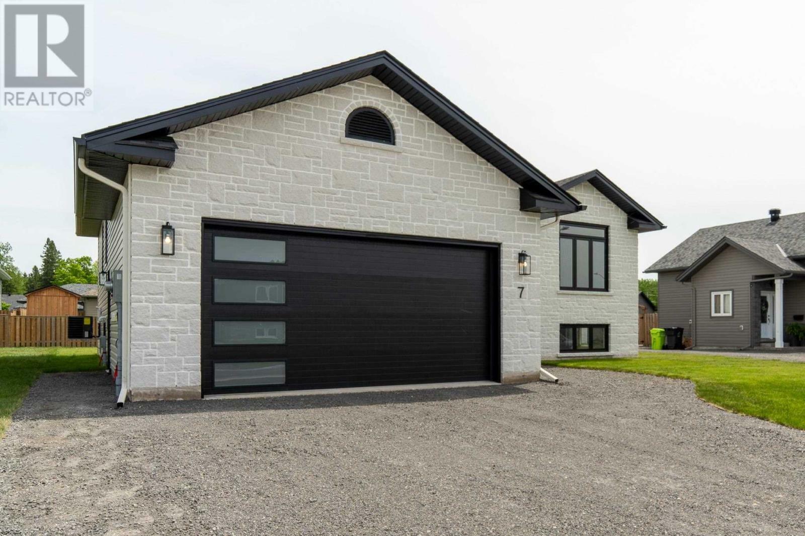 Property Photo:  7 Noah Dr  ON P6C 6E6 