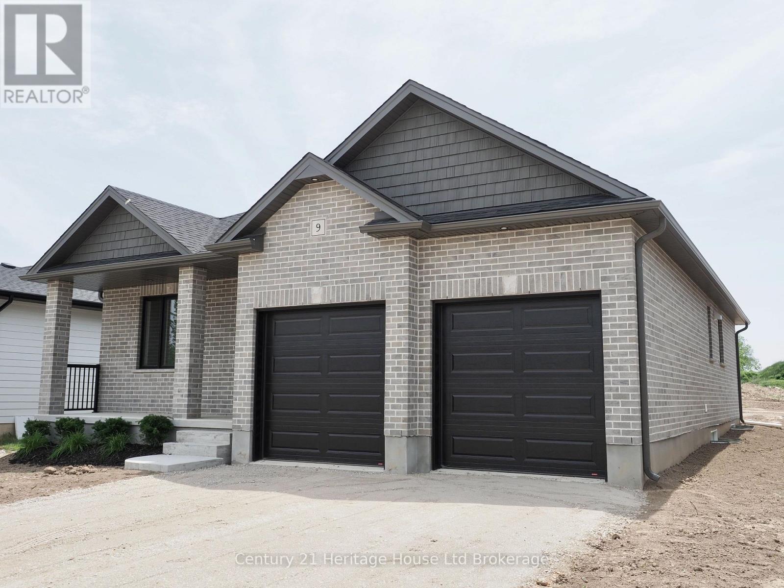 Property Photo: 9 Sycamore Drive ON N4G 5S3