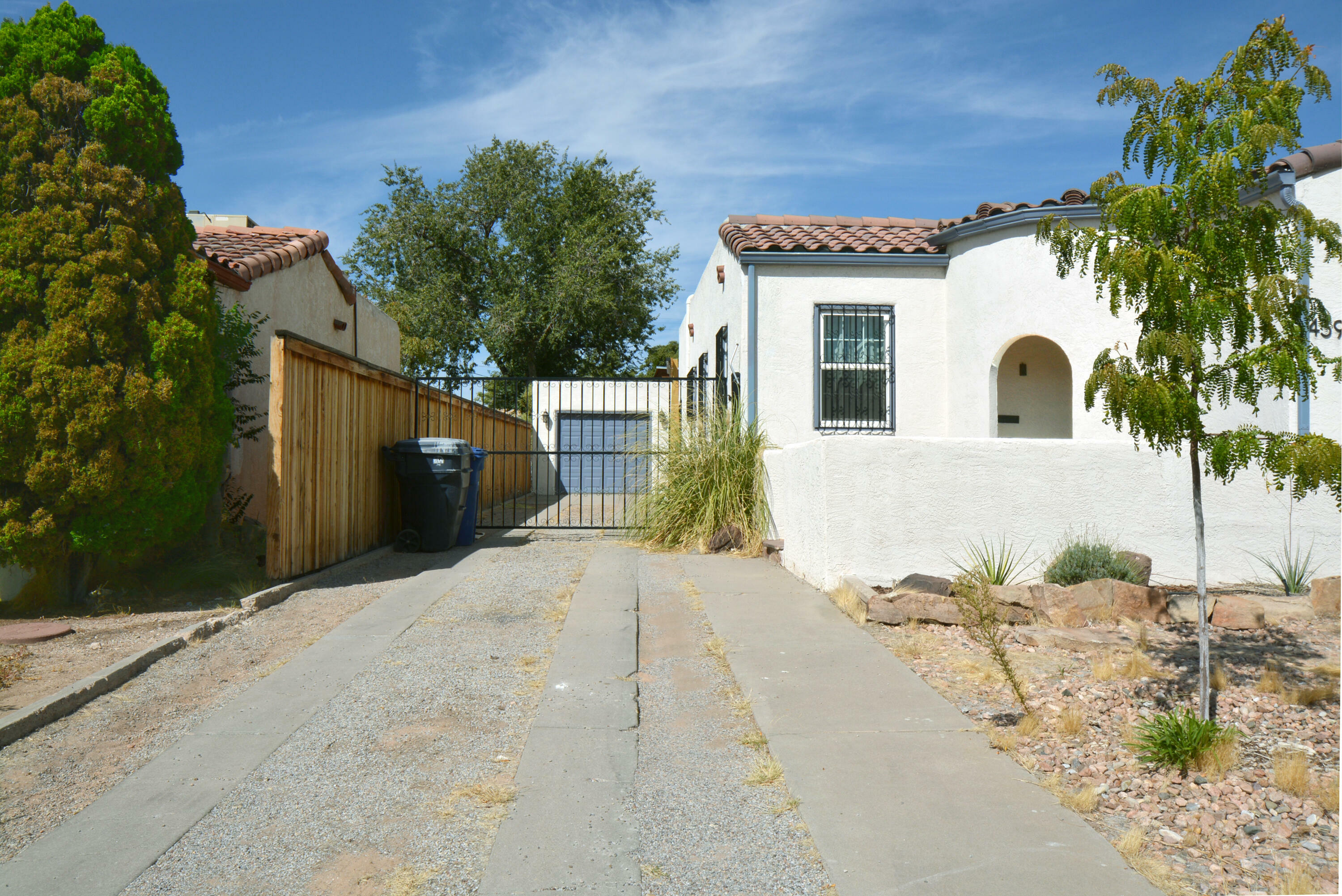 Property Photo:  439 Ash Street NE  NM 87106 