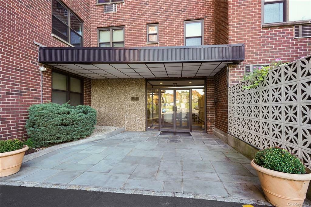 Property Photo:  77 Carpenter Avenue 1H  NY 10549 