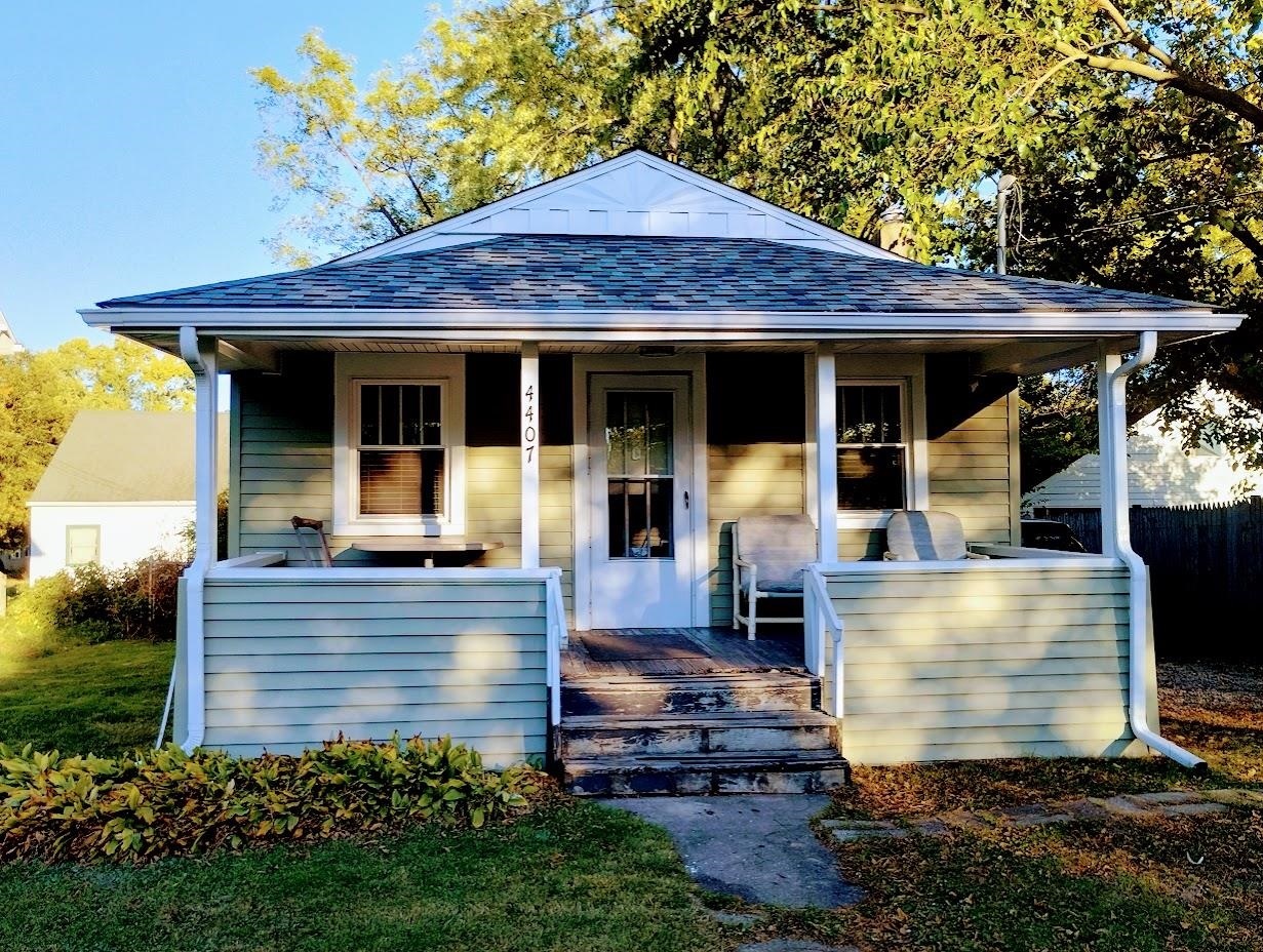 Property Photo:  4407 S Cedar Street  MI 48910 