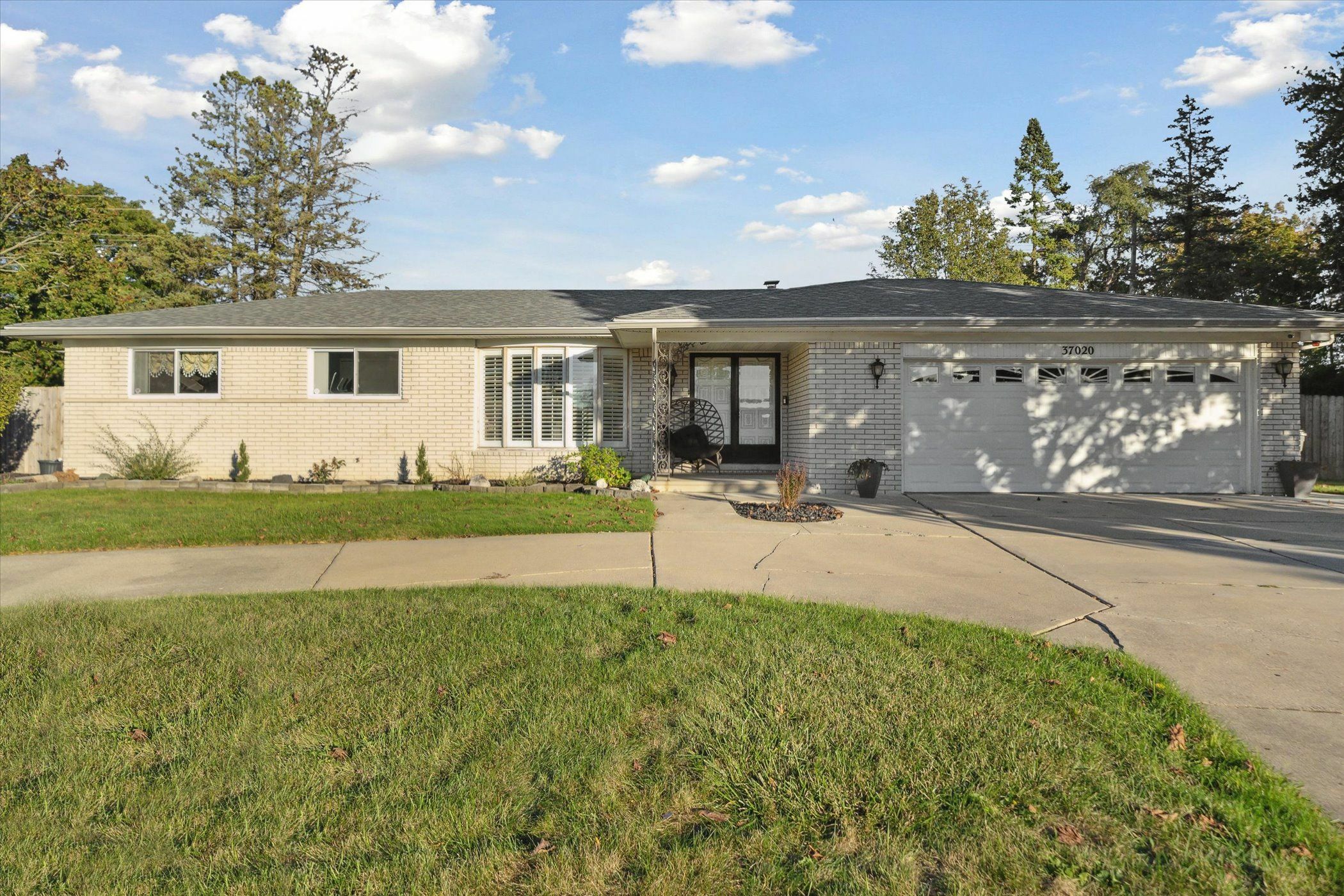 Property Photo:  37020 Cochise Street  MI 48036 2131 