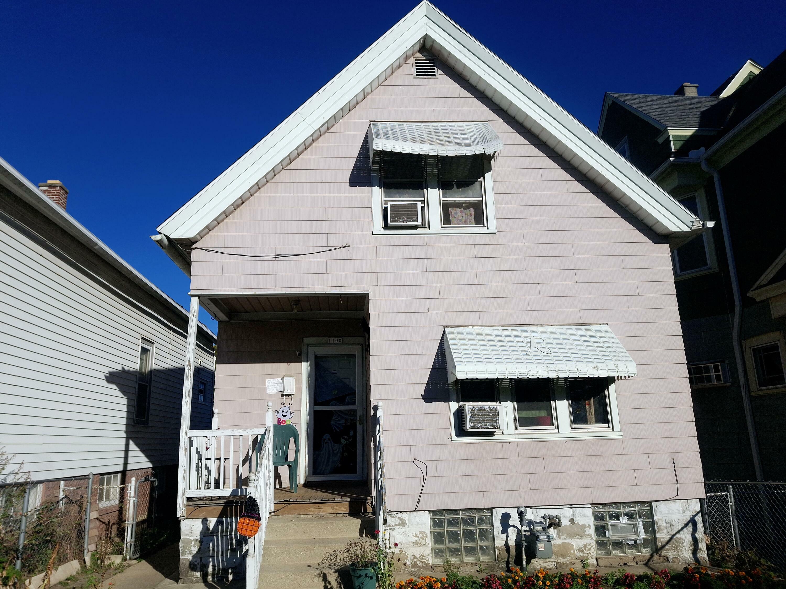 Property Photo:  1100 S 32nd St  WI 53215 