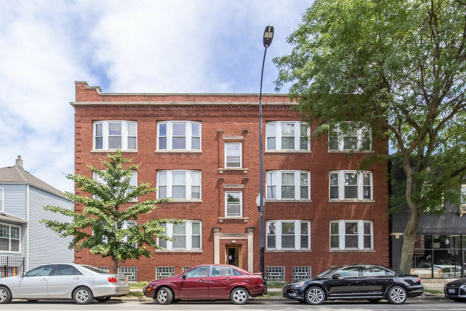 Property Photo:  5245 N Damen Avenue 1N  IL 60625 