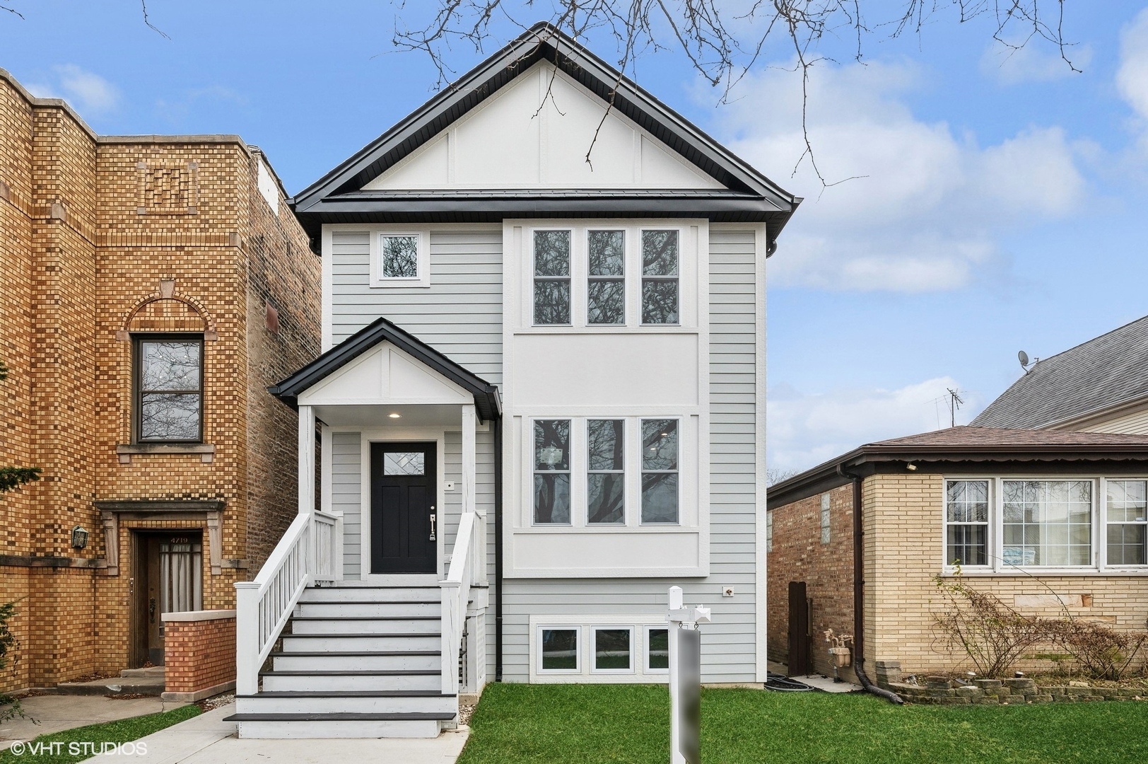 Property Photo:  4717 N Harding Avenue  IL 60625 