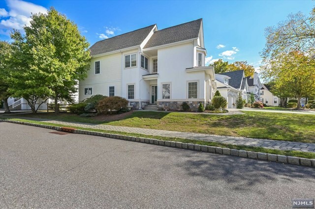 Property Photo:  1 Kingsley Evans Circle  NJ 07436 