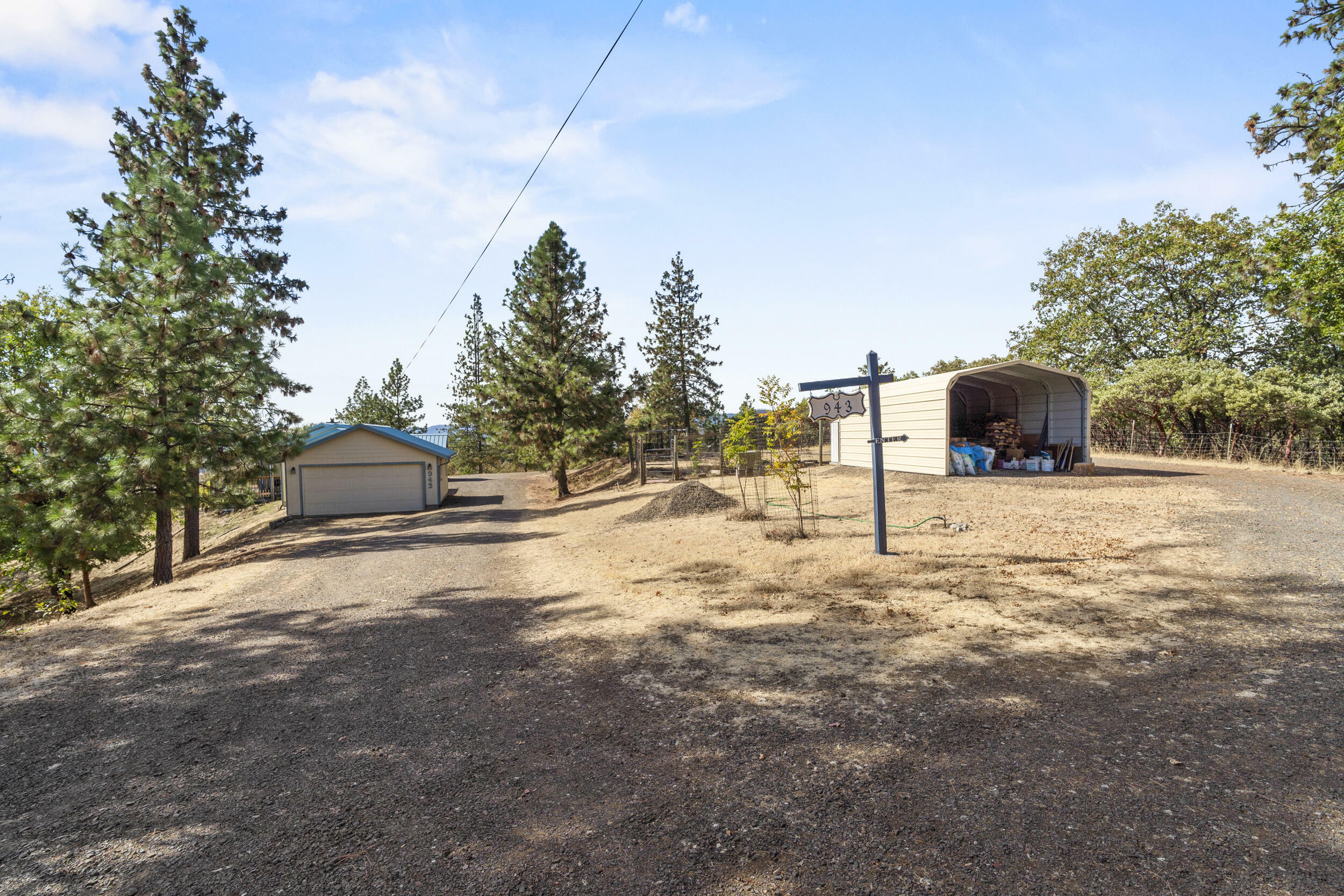 943 Leafwood Drive  Eagle Point OR 97524 photo