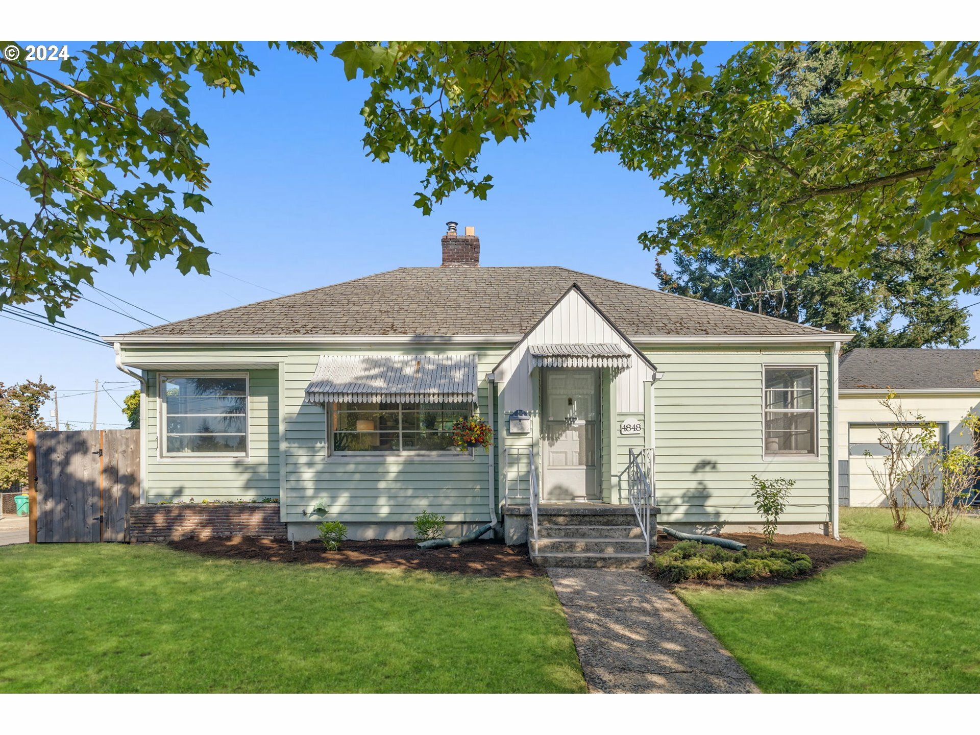Property Photo: 4848 NE 41st Ave OR 97211