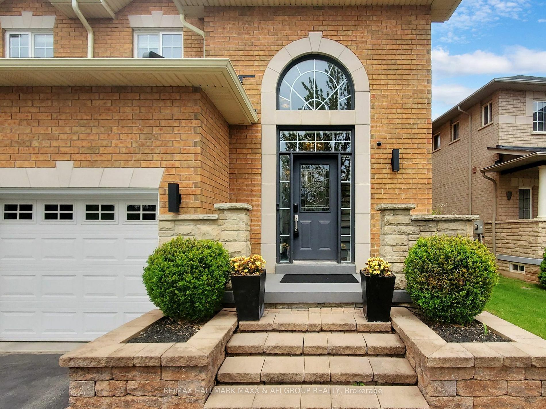 Property Photo:  2211 Stratus Dr  ON L6M 4W5 