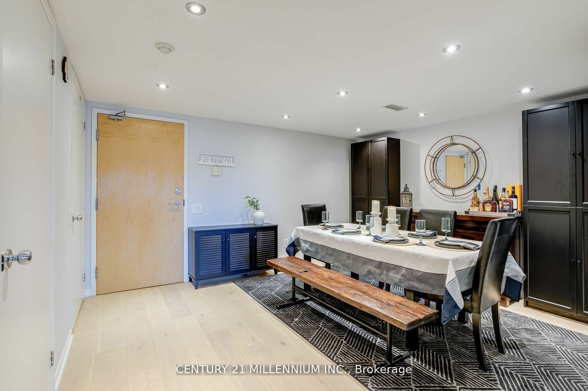 Property Photo:  1040 The Queensway 111  ON M8Z 0A7 