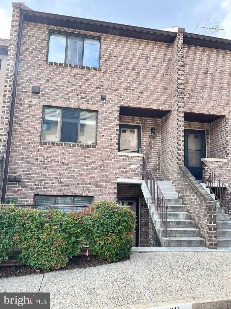 Property Photo:  3810 Steppes Court B 3810B  VA 22041 