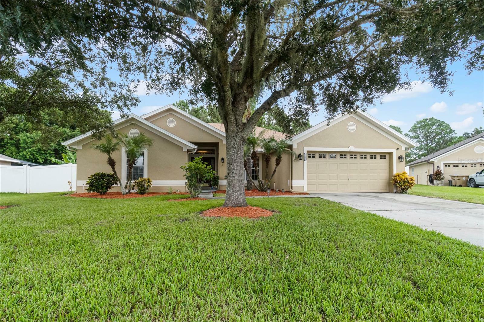 Property Photo:  1002 Twisted Branch Lane  FL 34771 