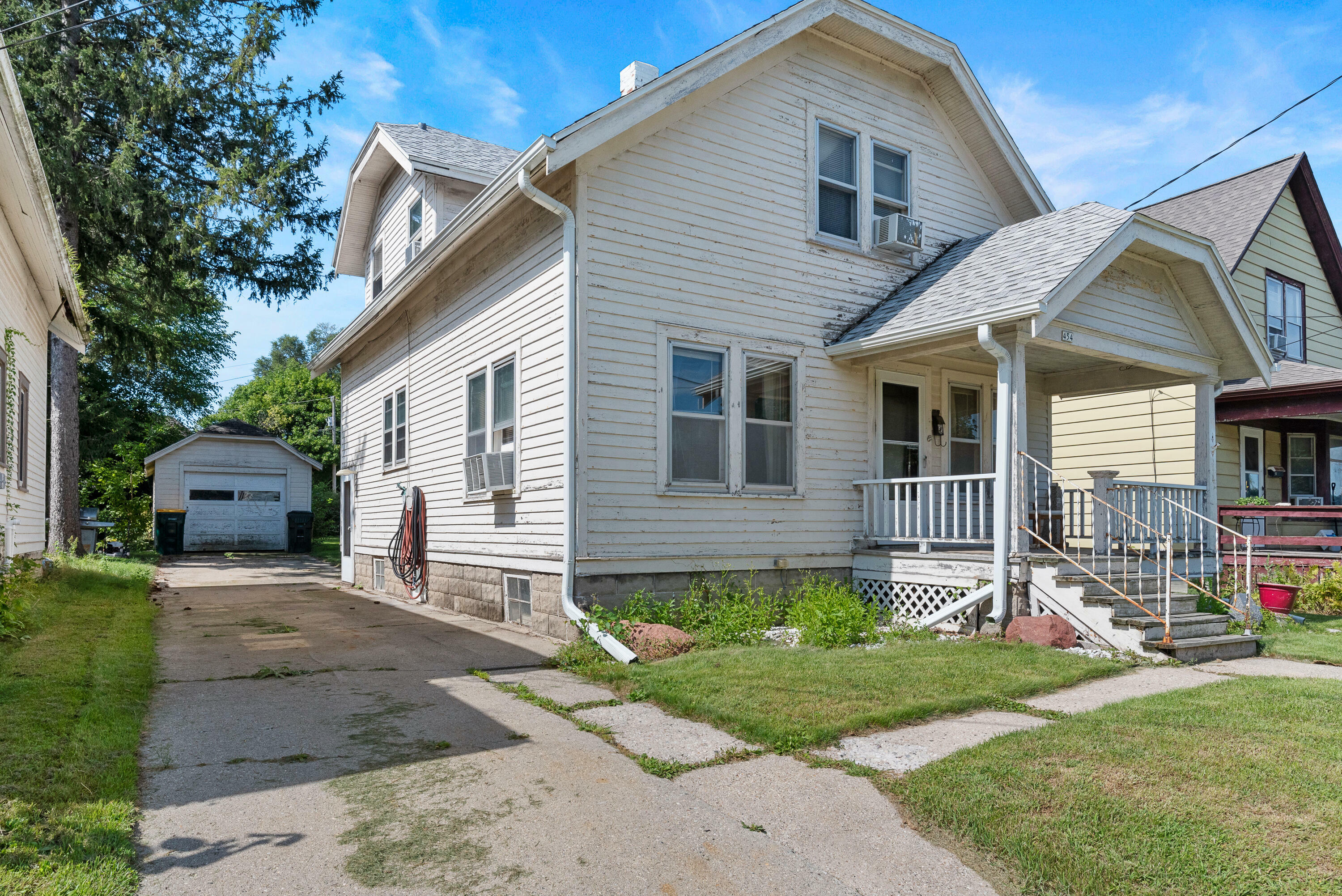 Property Photo:  454 W Kilbourn Ave  WI 53095 