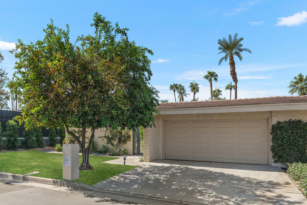 Property Photo:  44851 Desert Horizons Drive  CA 92210 