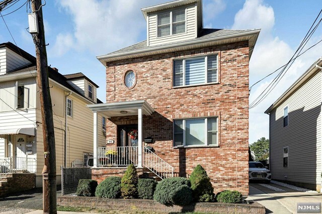 Property Photo:  98 Halstead Avenue 2  NJ 07057 