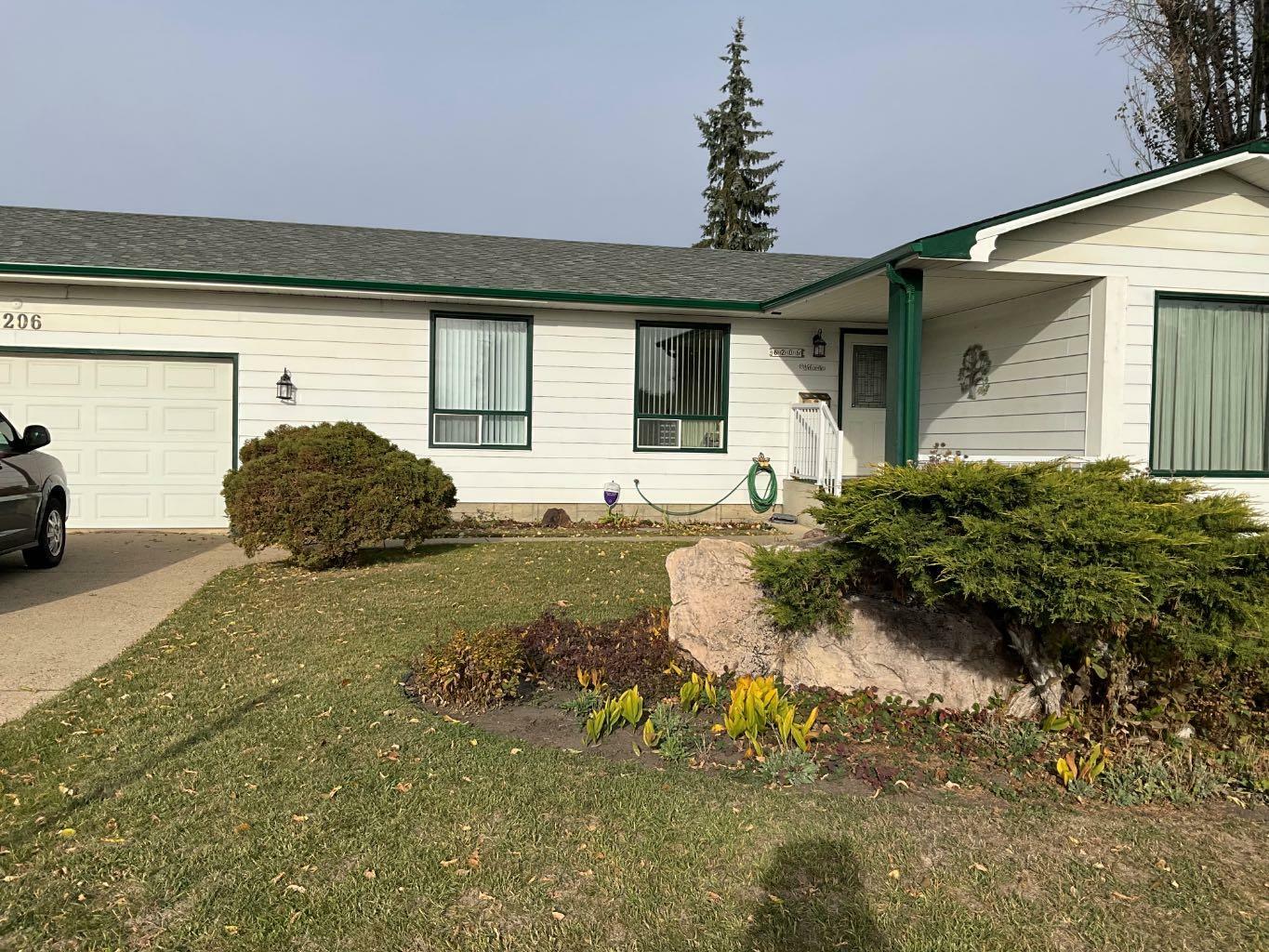 Property Photo:  6206 61 Avenue  AB T4N 5R5 