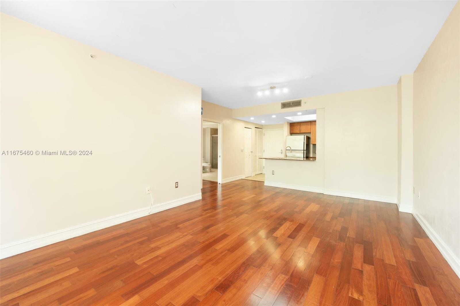 Property Photo:  2000 N Bayshore Dr 306  FL 33137 