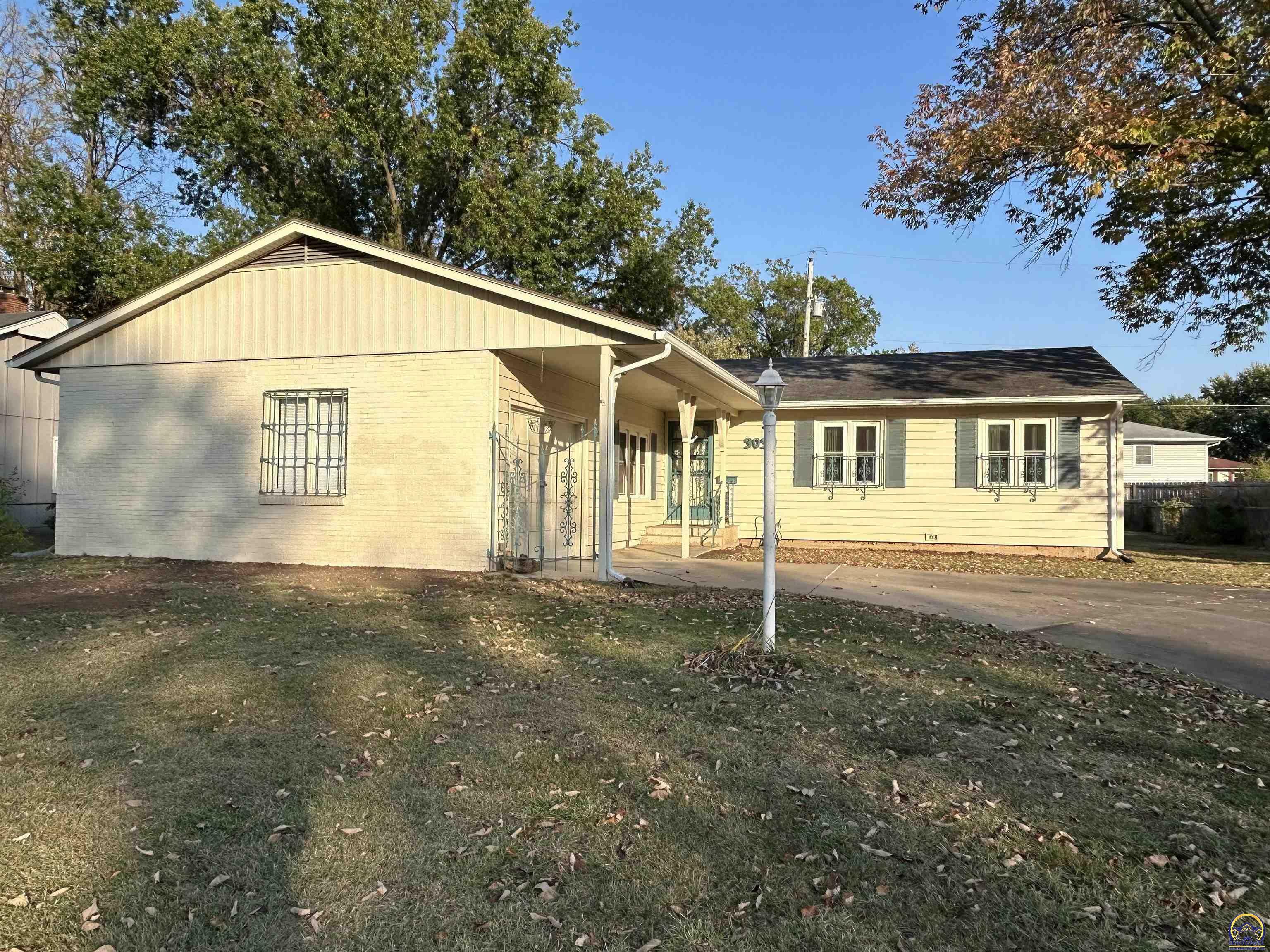 Property Photo:  3030 SW Boswell Ave  KS 66611 