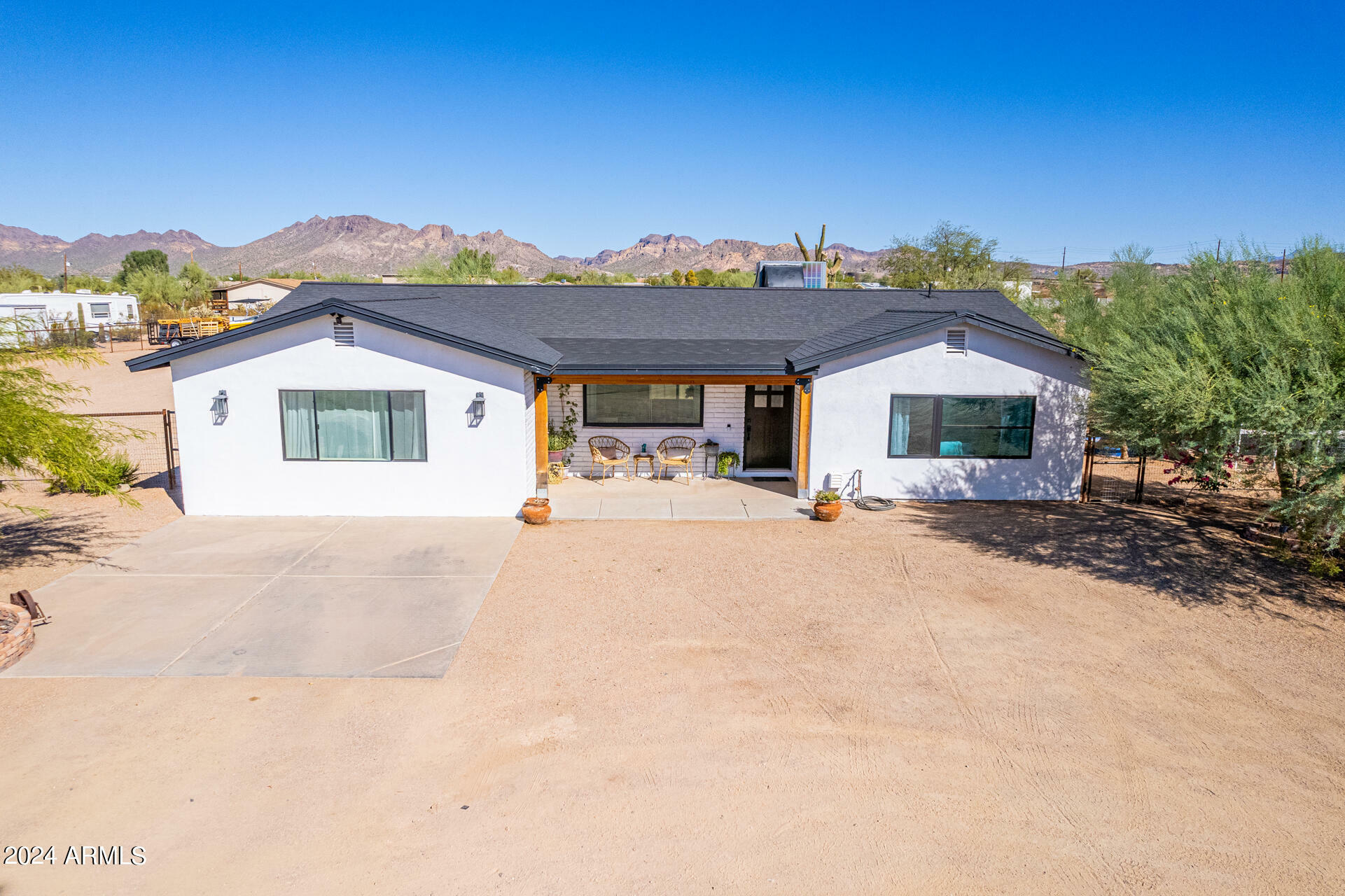 Property Photo:  122 W Foothill Street  AZ 85120 