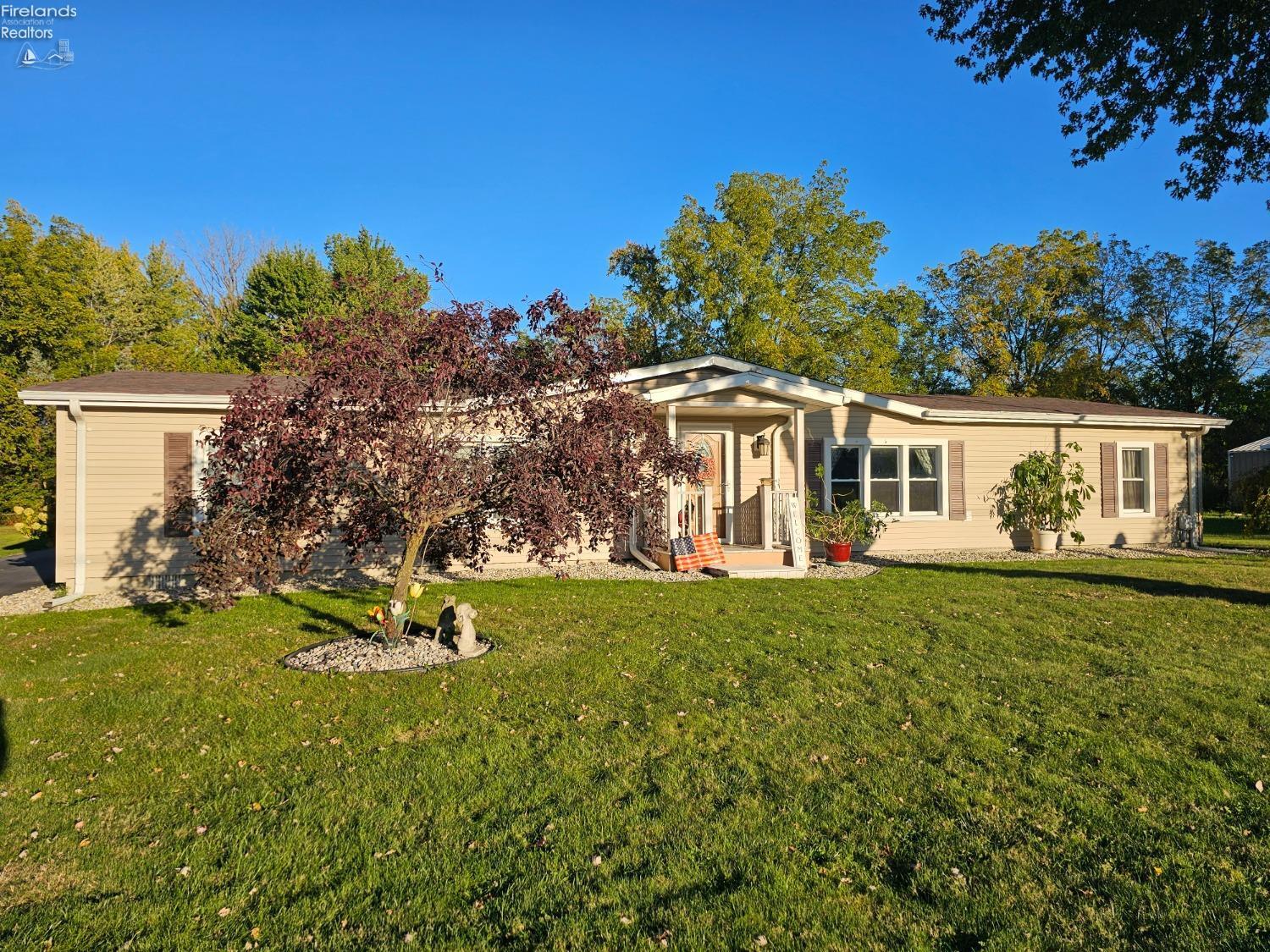 Property Photo: 1117 S Bloom Road OH 43420
