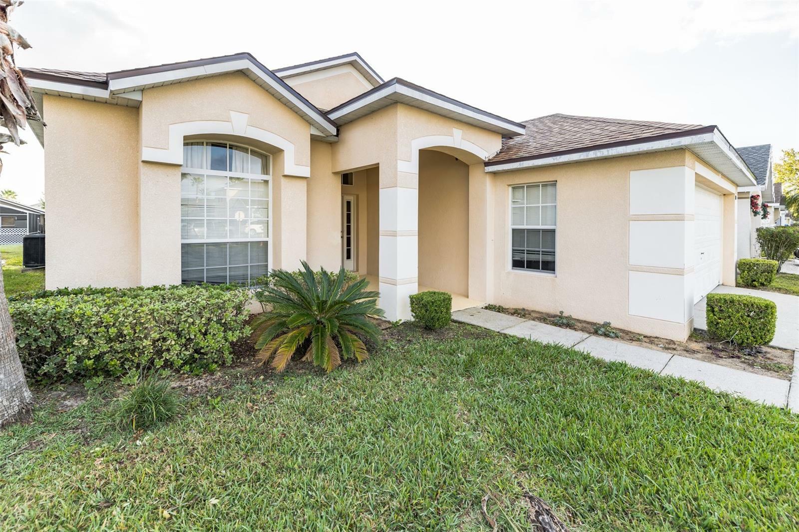 Property Photo:  1104 Bloomingdale Drive  FL 33897 