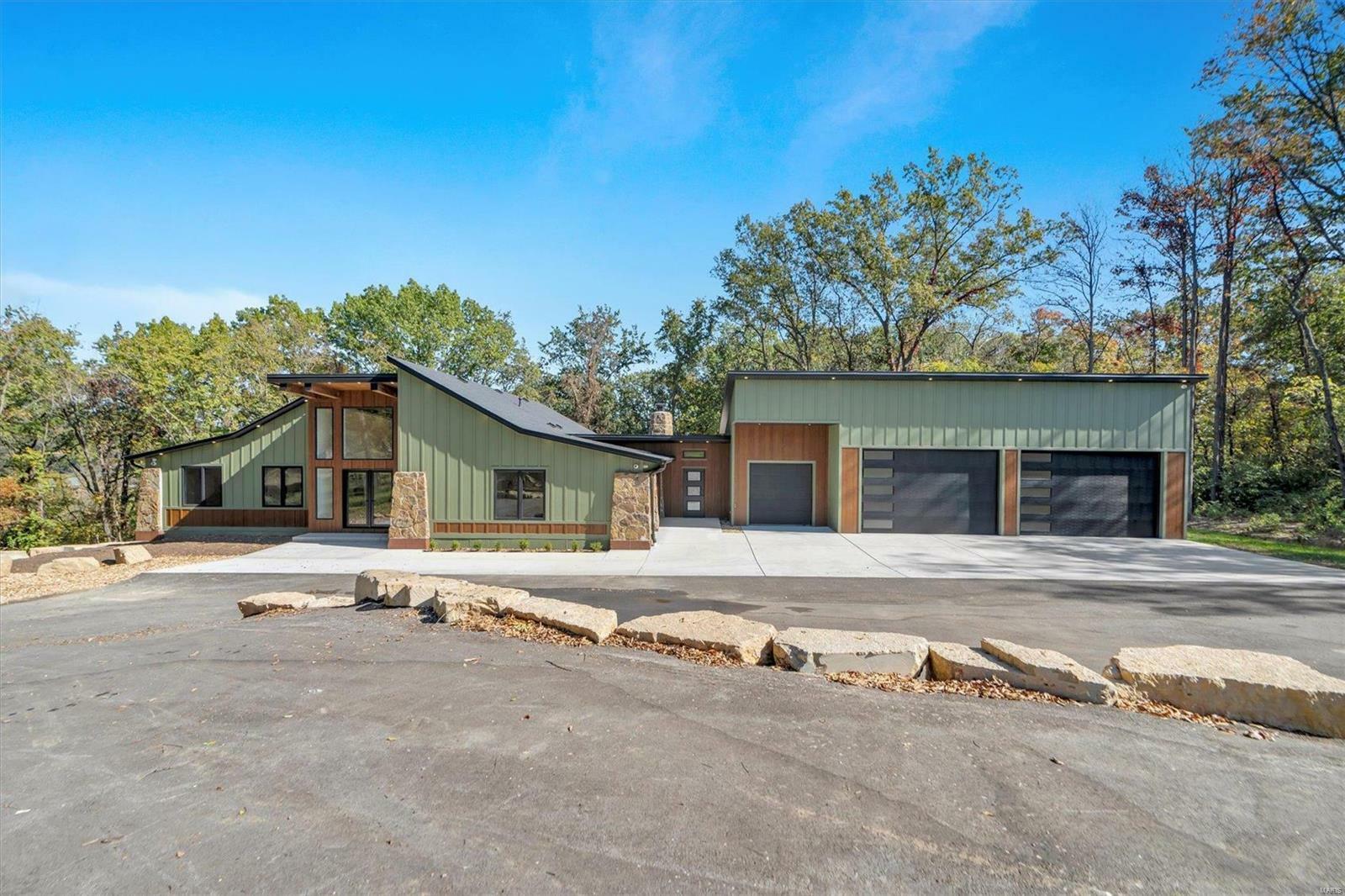 4748 Chapel Hill Drive  St Louis MO 63128 photo