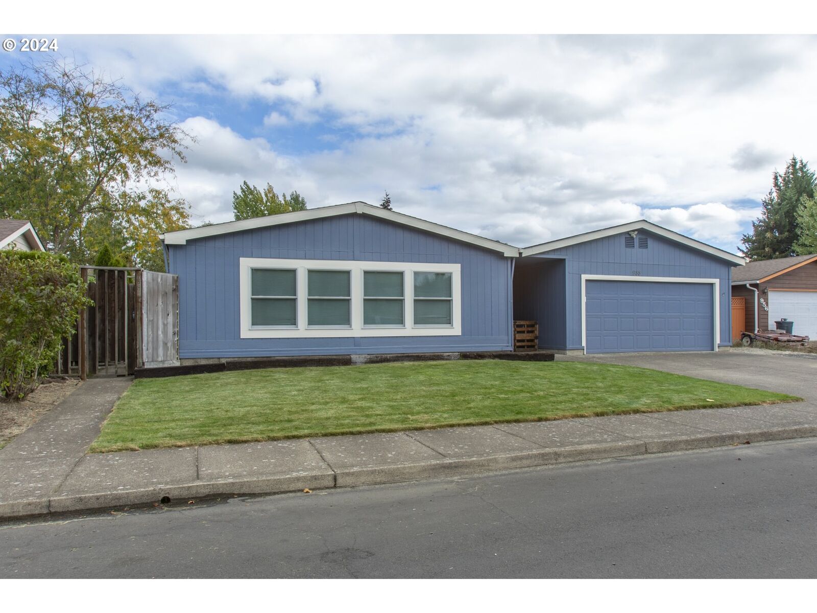 Property Photo:  988 NW Del Monte Dr  OR 97128 