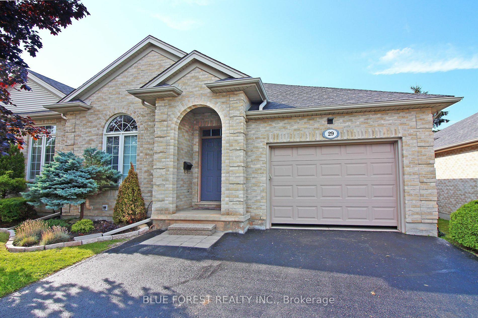 Property Photo:  285 McGarrell Dr 29  ON N6G 5H3 