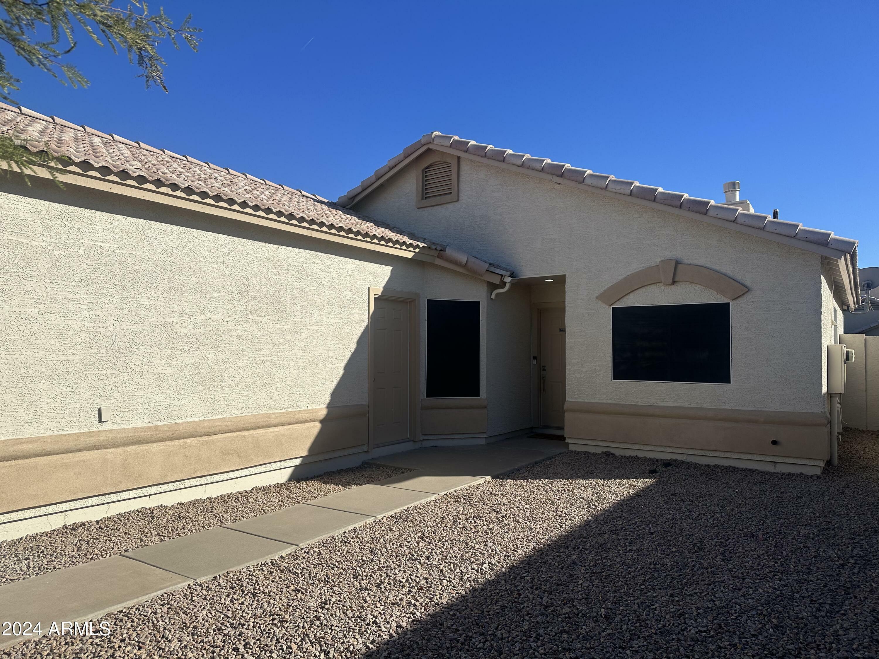 Property Photo:  827 E Saragosa Street  AZ 85225 