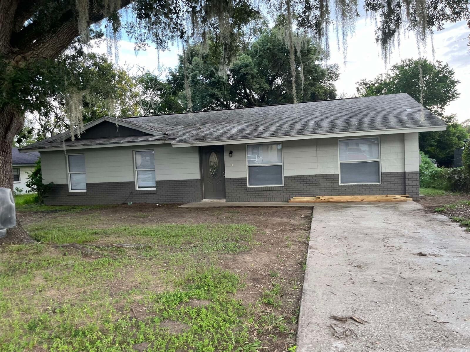 Property Photo: 37125 Goldenrod Court FL 33523