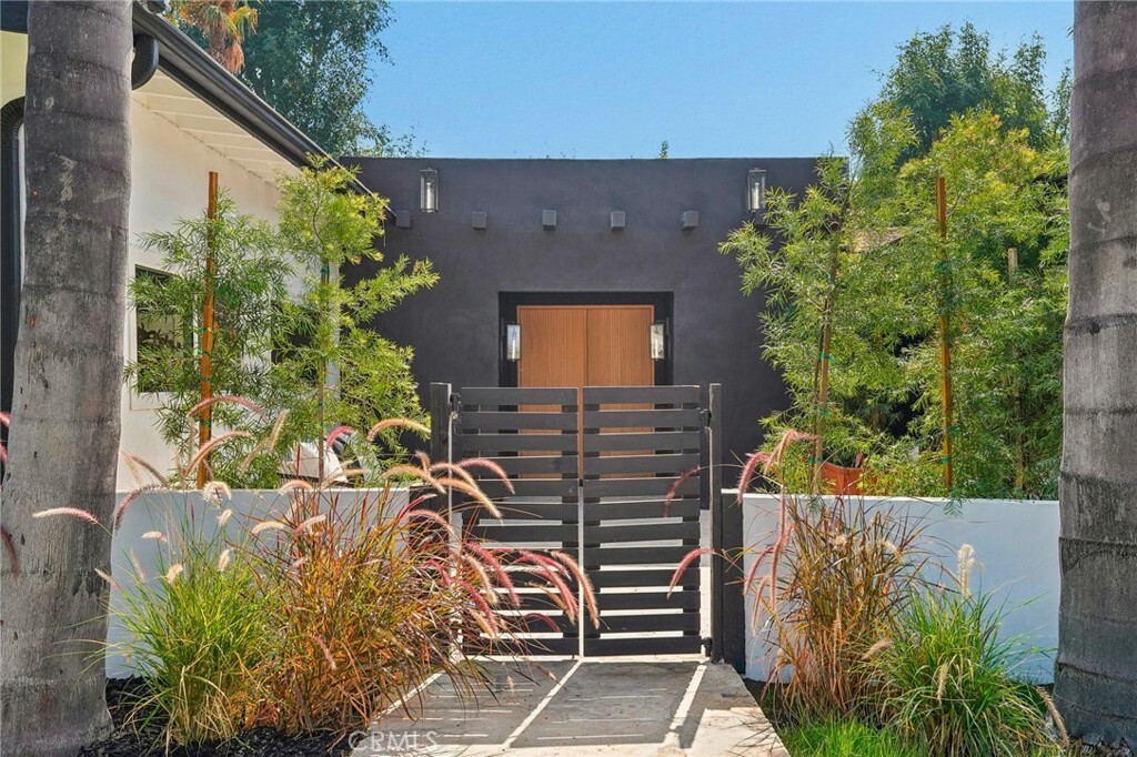 Property Photo:  23244 Bigler Street  CA 91364 