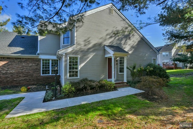 Property Photo:  44 Myrtle Court  NJ 08889 