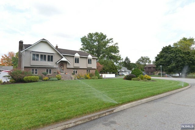 Property Photo:  18 Daria Drive  NJ 07440 