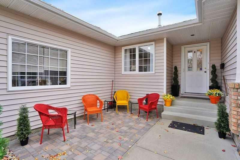 Property Photo:  18 Denison Crescent  AB T4R 2E9 