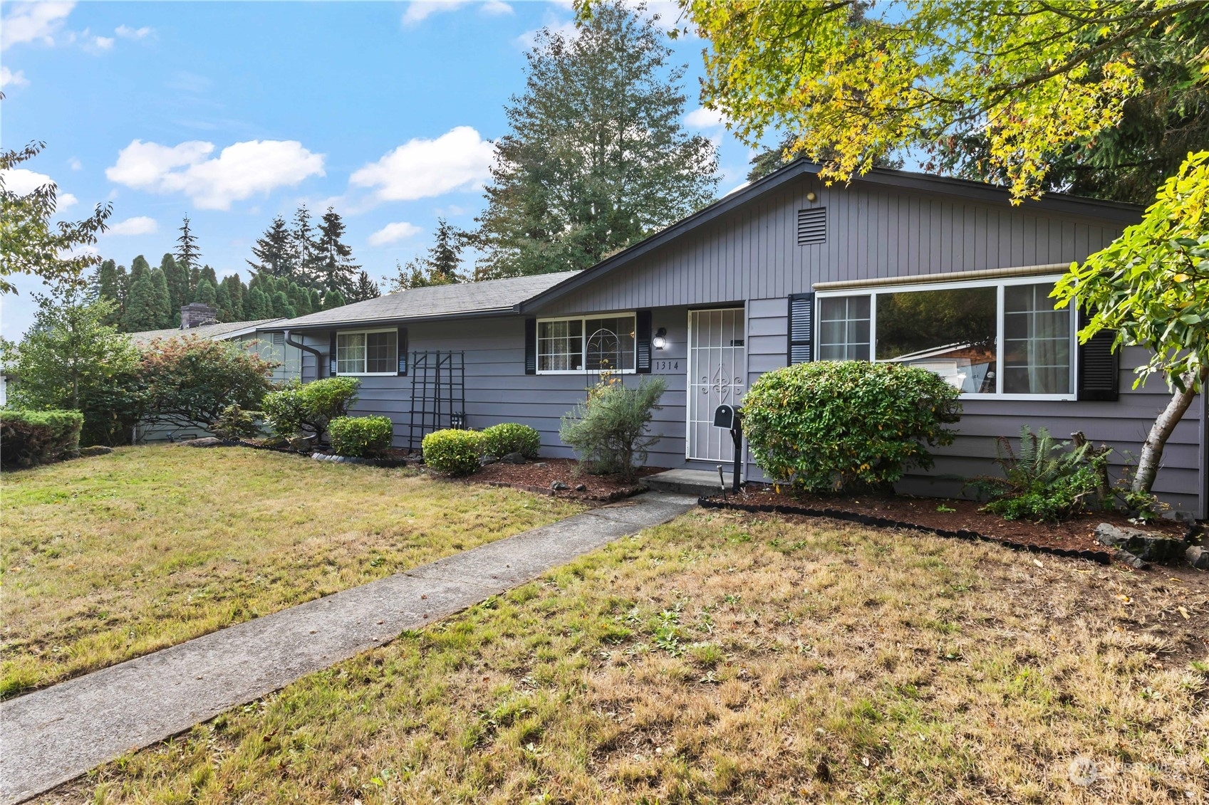 Property Photo:  1314 S Winnifred Street  WA 98465 