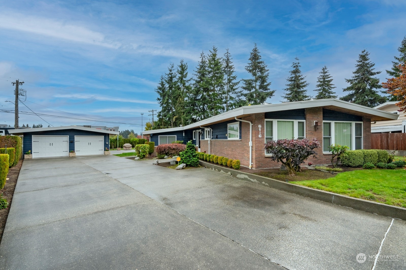 Property Photo:  6016 Park Way  WA 98036 