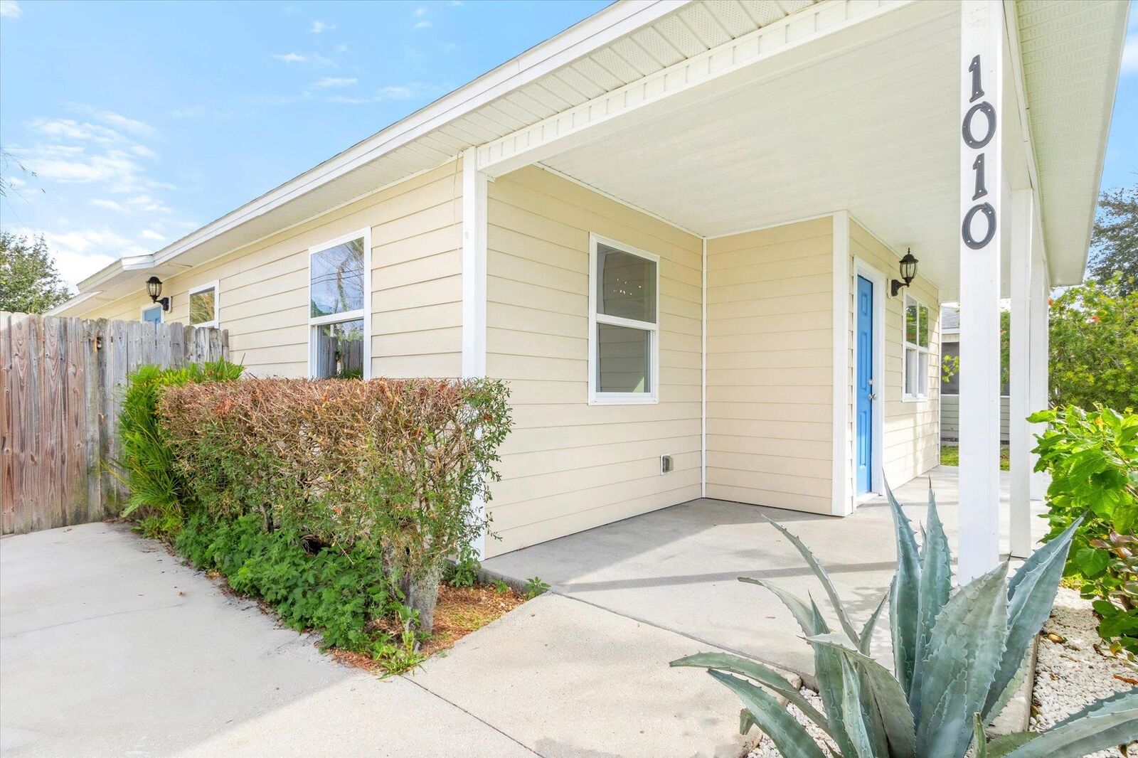 Property Photo:  1010 N Saint Johns Street  FL 32084 