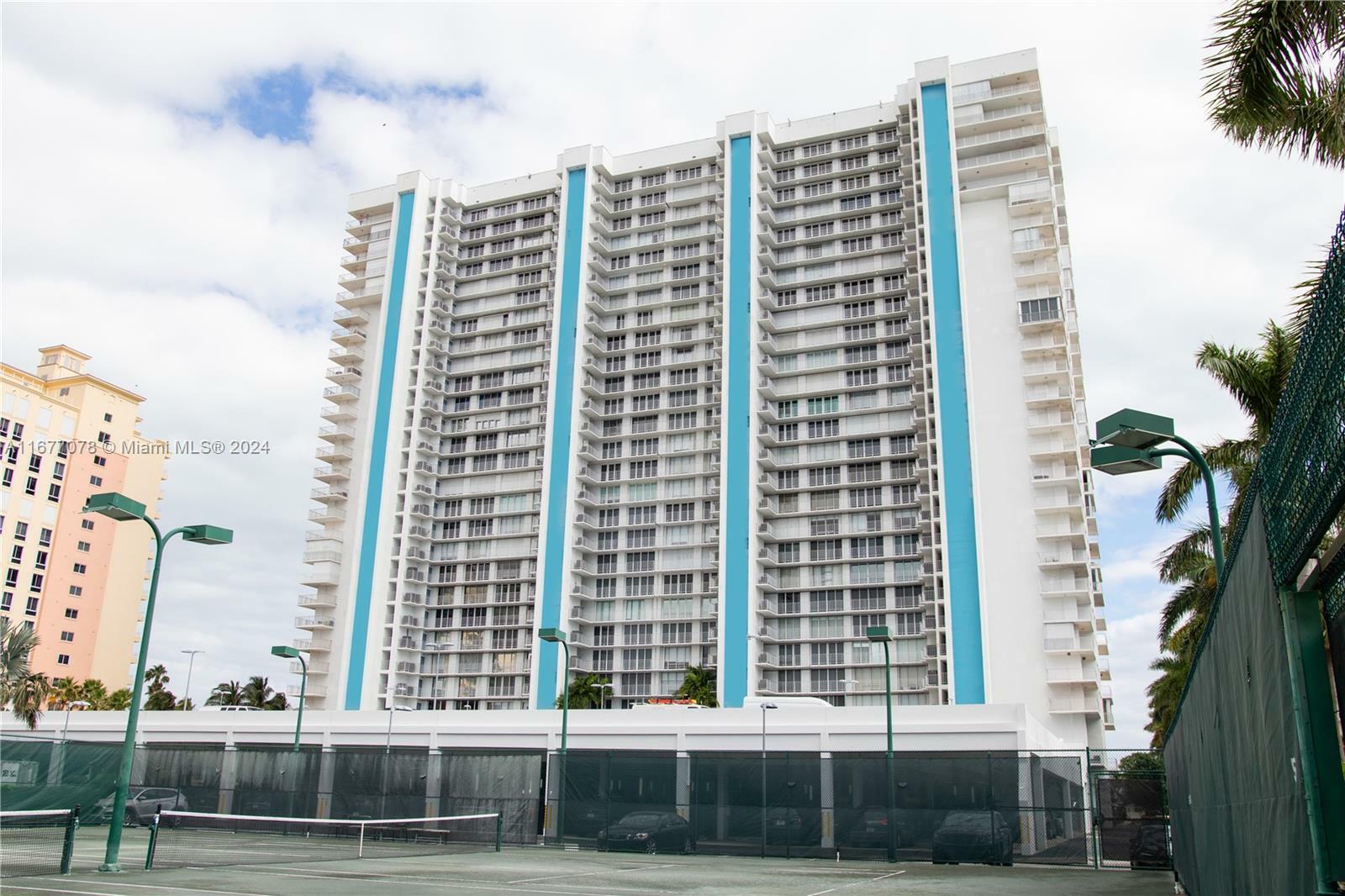 Property Photo:  881 Ocean Dr Th15  FL 33149 