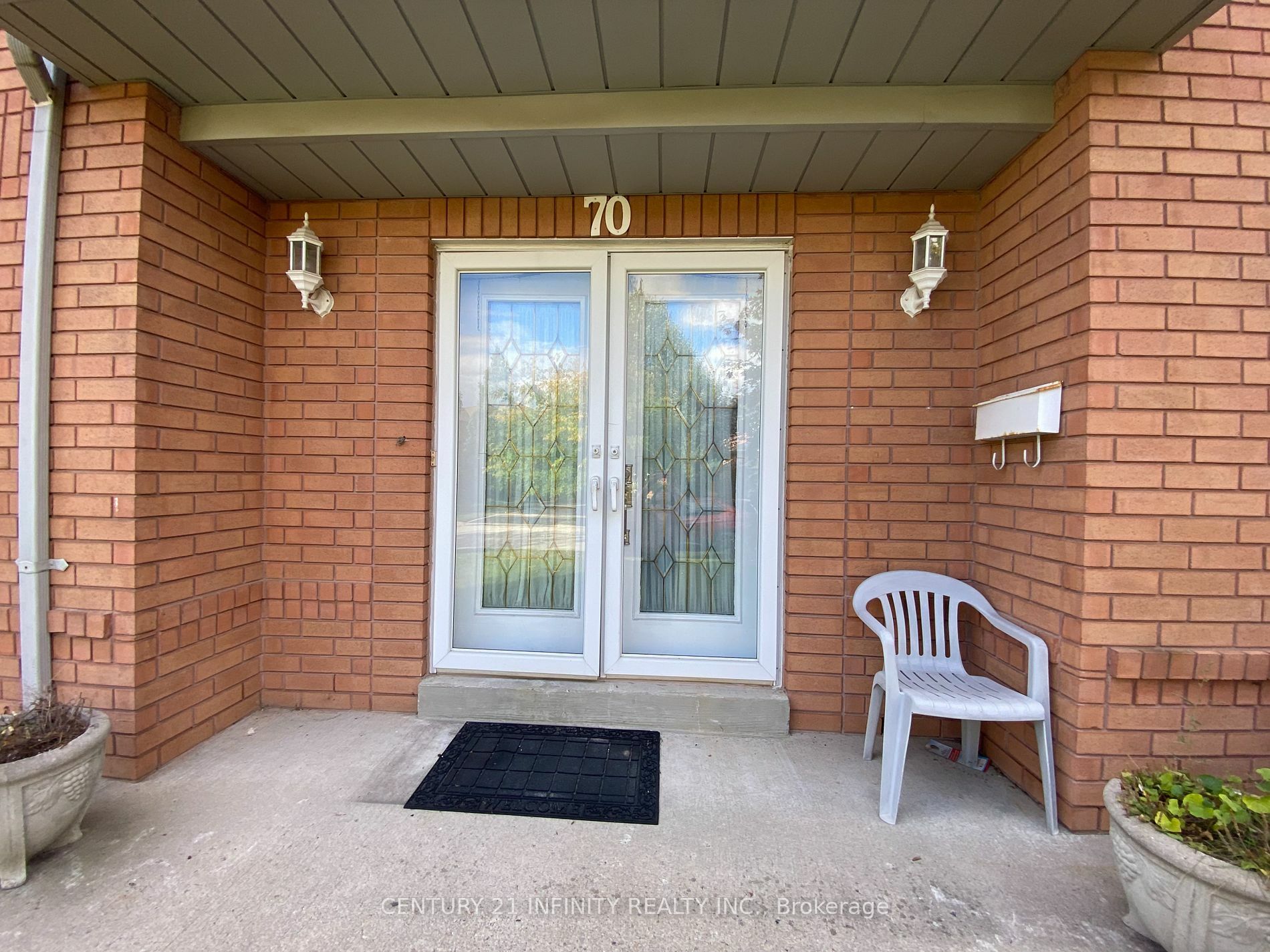 Property Photo:  70 Dewbourne Pl  ON L1R 1X9 