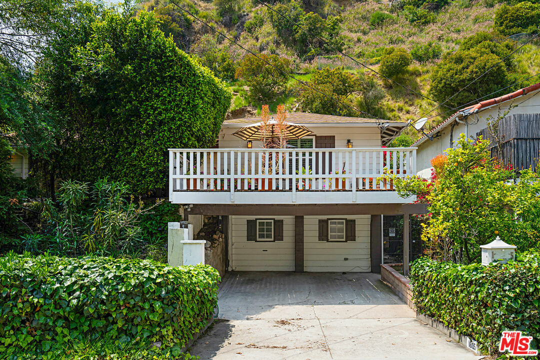 Property Photo:  1805   Nichols Canyon Rd  CA 90046 