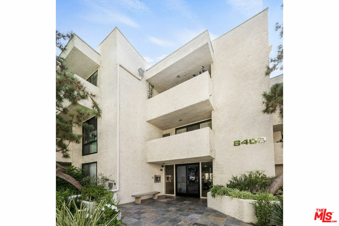 Property Photo:  8400 De Longpre Ave 203  CA 90069 