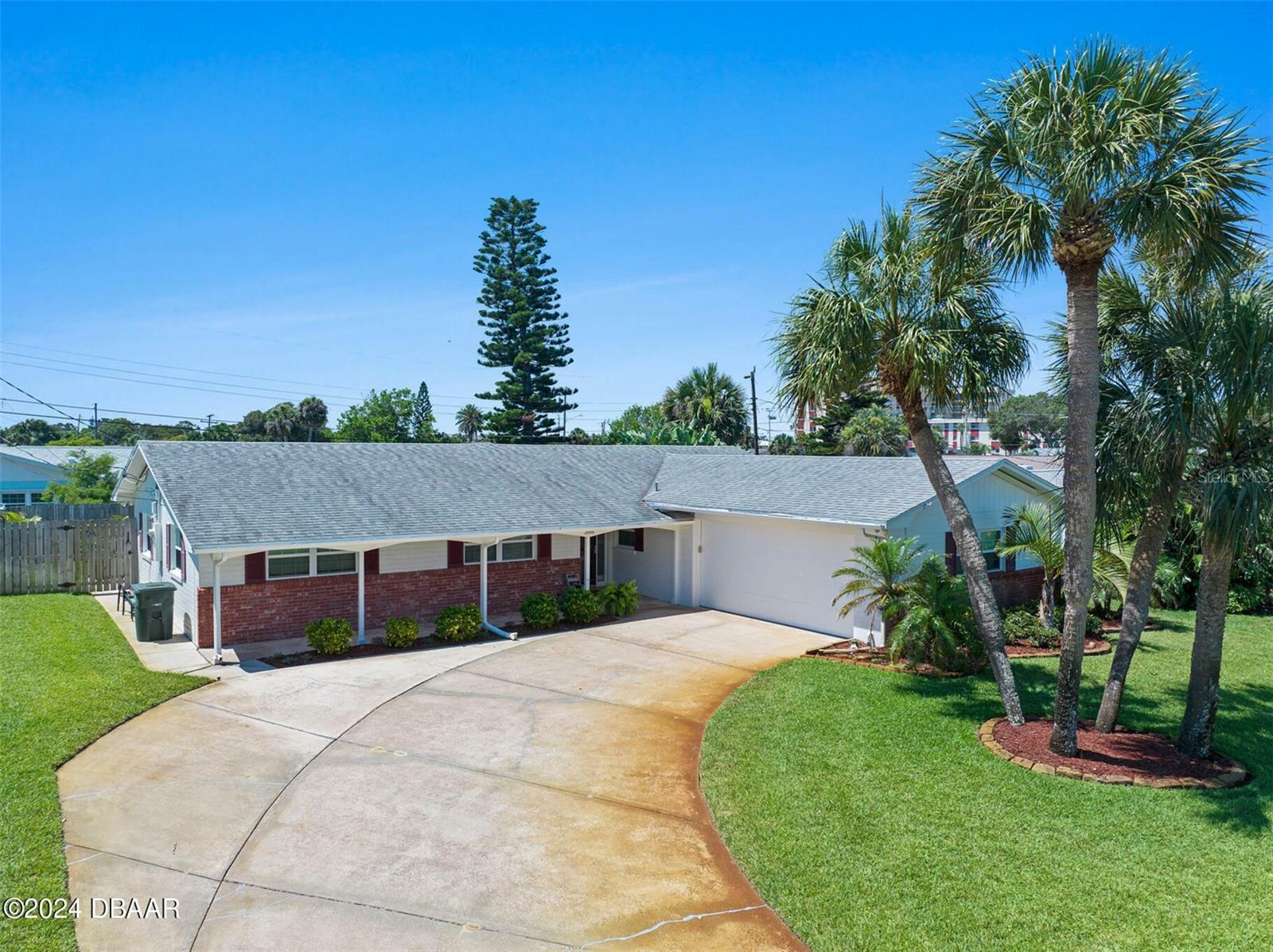 Property Photo: 306 Fordham Drive FL 32118