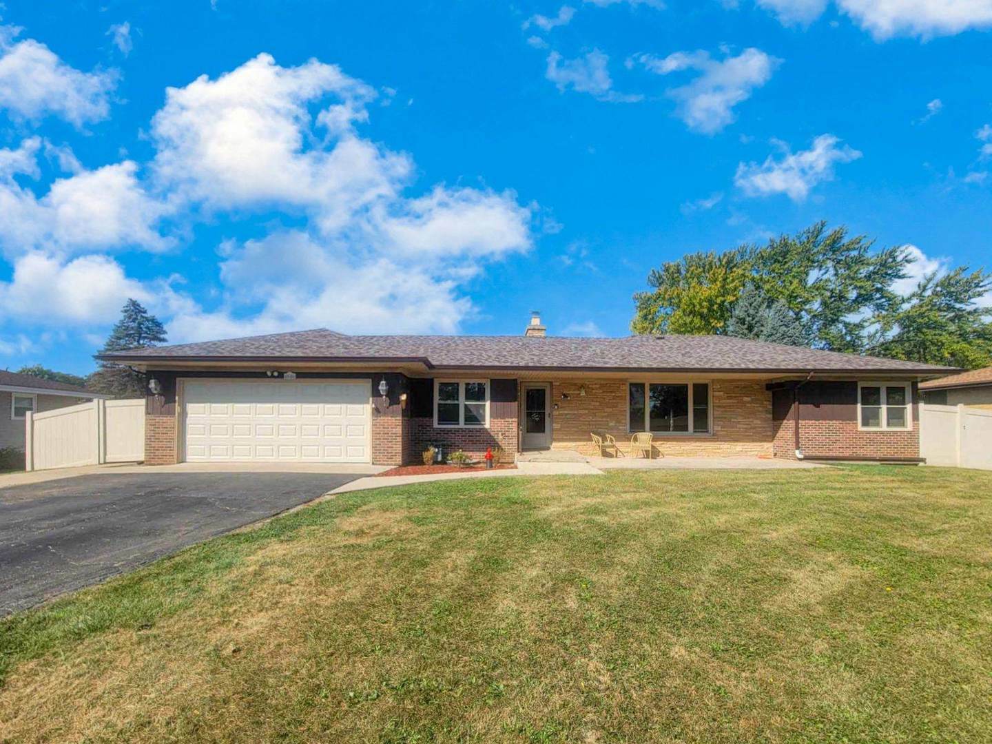 Property Photo:  6N404 Andrene Lane  IL 60143 