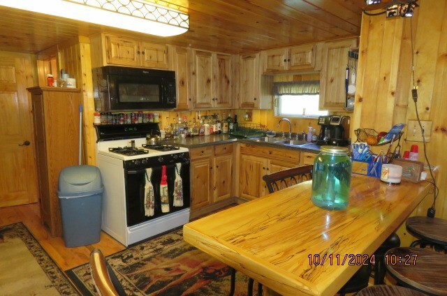 Property Photo:  51 Maggies Lane  PA 18832 