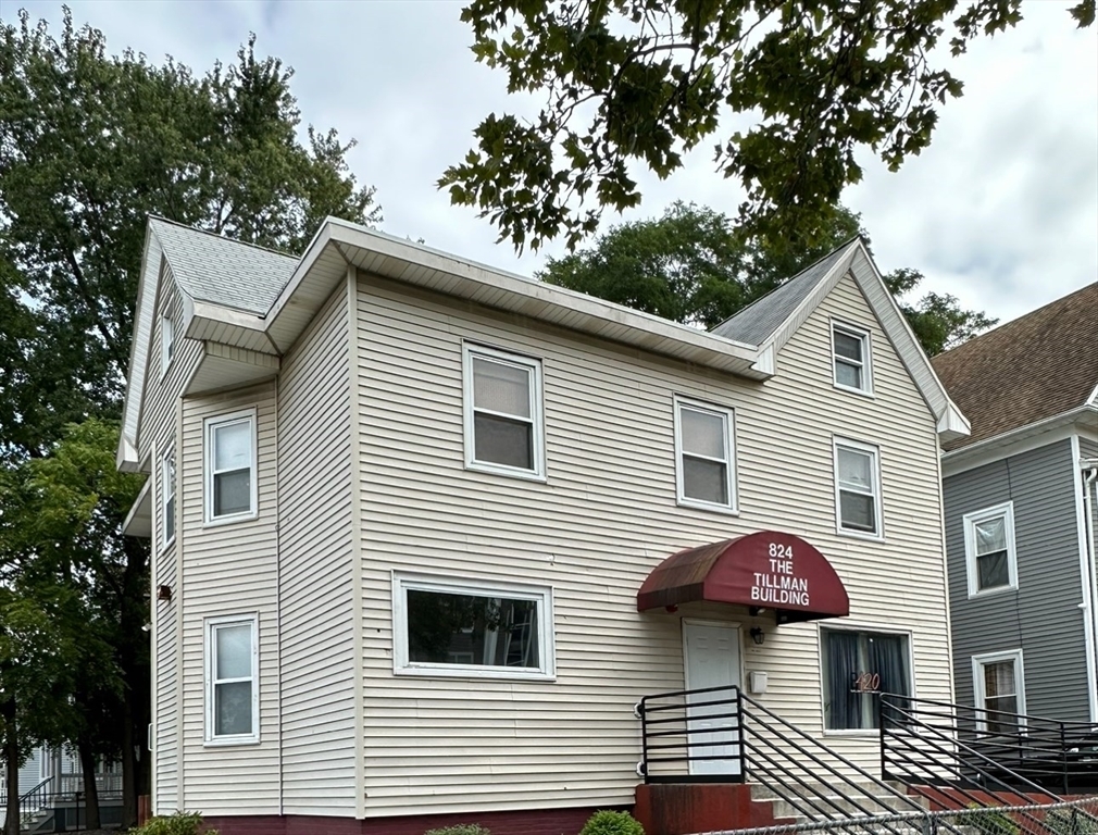 Property Photo:  824 Broad St  RI 02905 