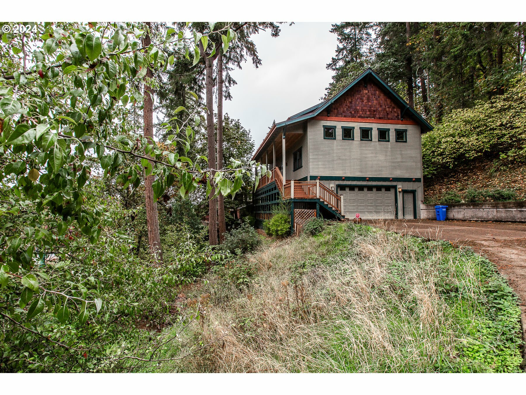 Property Photo:  210 Rockridge Loop  OR 97405 