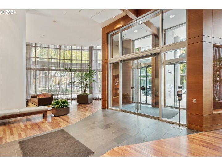 Home for sale in Portland 3601 S River Pkwy 1708, Portland, OR 97239