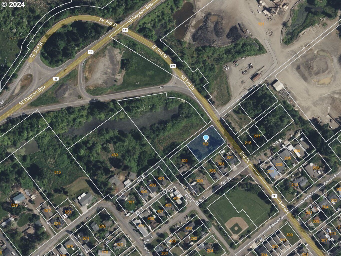 Property Photo:  102 3rd St  OR 97114 